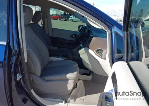 2020 Chrysler Pacifica Touring z USA, uszkodzony, nr VIN 2C4RC1FG3LR197460